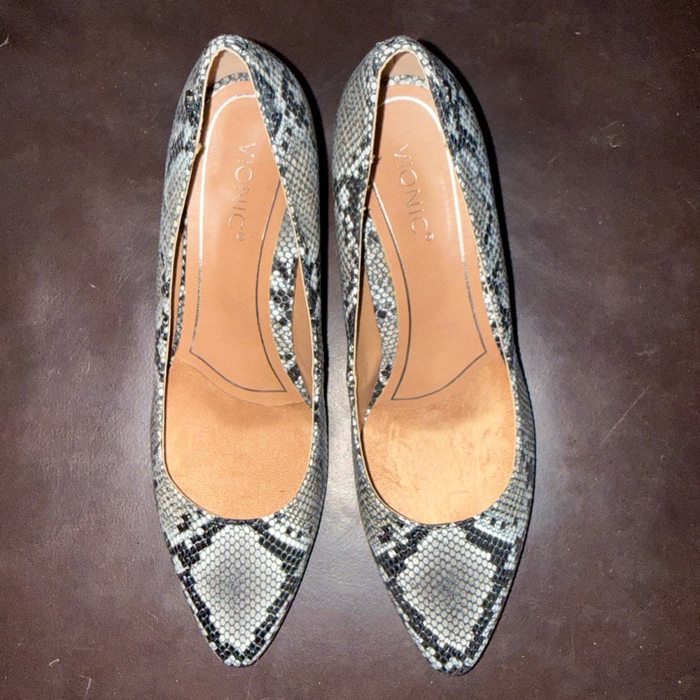 Vionic Snakeskin Heels - Black and White
